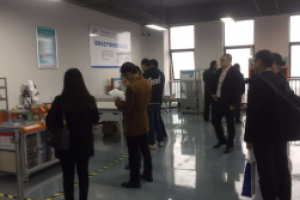 “厚载”在湖南省机器人研发演示中心参展